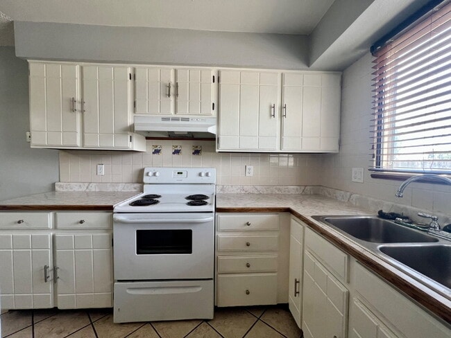 Photo - 2567 Rainbow Dr