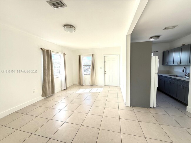 Photo - 2313 NW 14th St Unidad 3