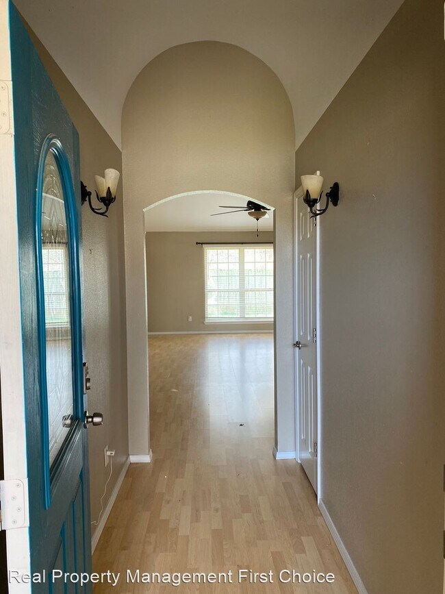 Photo - 3 br, 2 bath House - 8104 Avignon