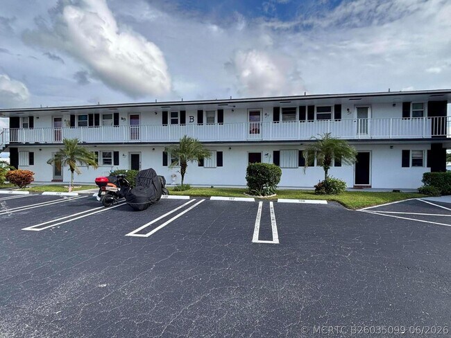 1112 Lake Terrace Unit 207