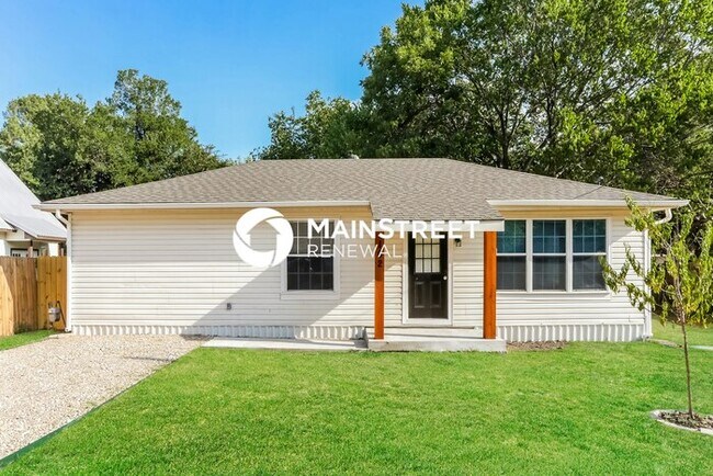 Photo - 3 Bedroom Pet-Friendly Home in CRANDALL, TX with Main Street Renewal
