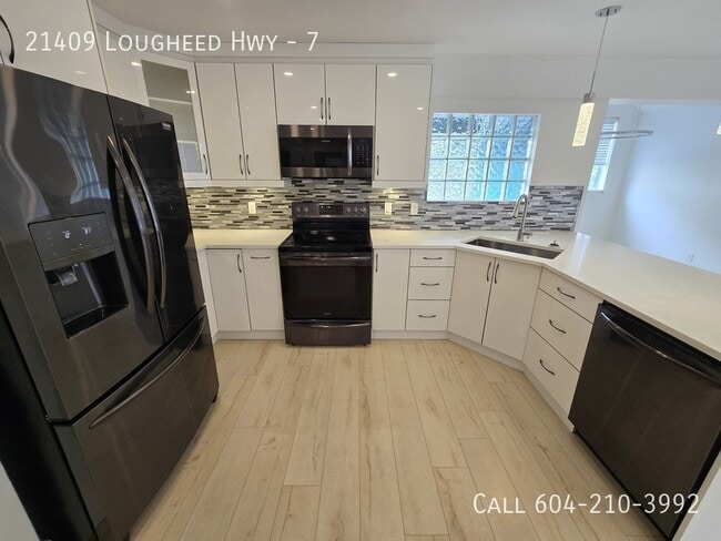 Building Photo - Spacious and Renovated Suite on Lougheed  Hwy - Utilities Included