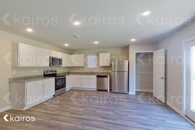 Photo - 243 Hawthorn Trail