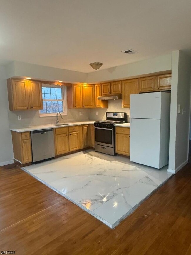 Photo - 335 Broadway Unit 2