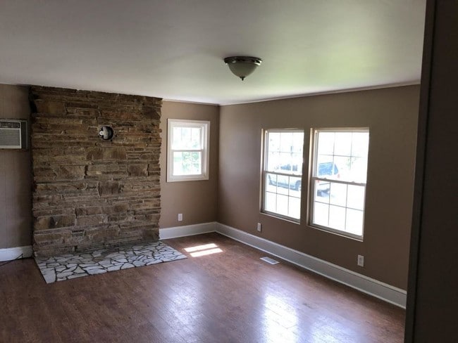 Photo - 214 Bettie St