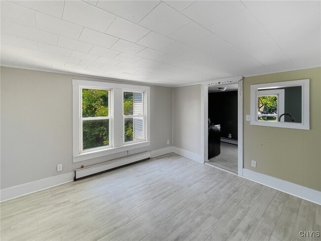 Photo - 262 W 4th St S