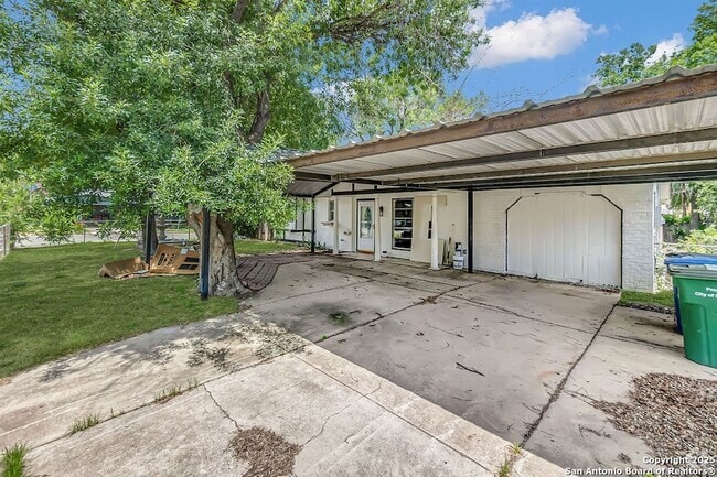 Building Photo - 9018 Ozalid Ln Rental