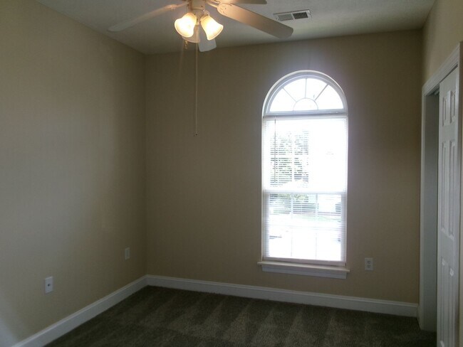 Photo - 3 bedroom, 2 bath condo located in Fountain Pointe Unit 204