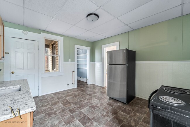Photo - Bright & Spacious 3-Bed with Balcony and P... House
