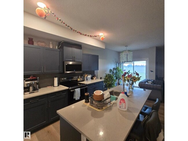 Photo - 3014-3019 9 St NW