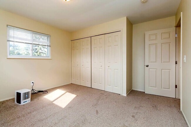 Bedroom & Closet