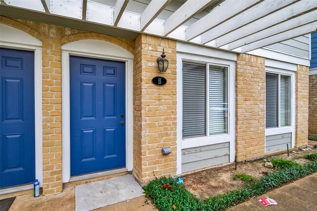 Photo - 754 Memorial Mews St Unit B