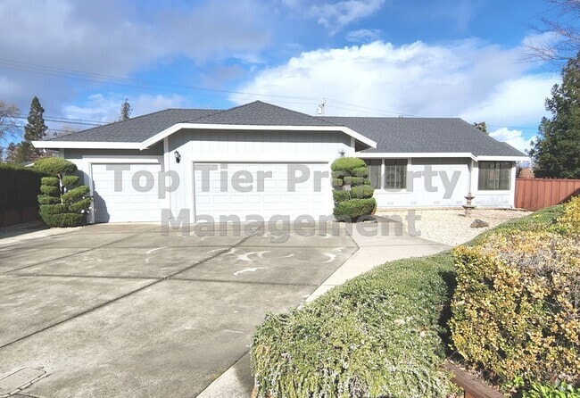 Building Photo - Spacious 4 Bed/2 Bath /1,970 square foot h... Rental