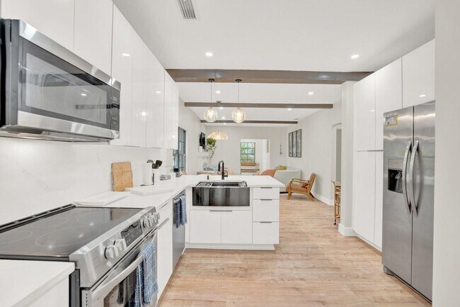 Photo - 727 Fernwood Dr