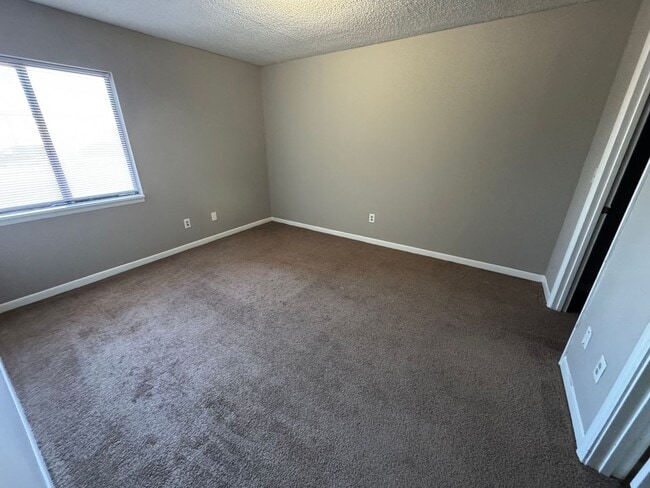 River Woods Apartments