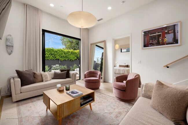 Photo - 9004 Dicks St