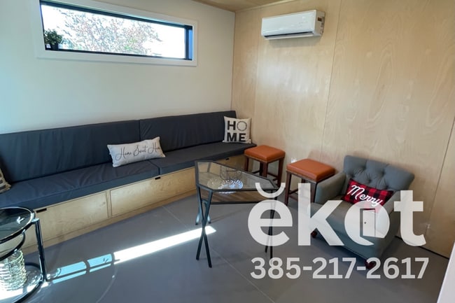 Photo - 613 Emery St W