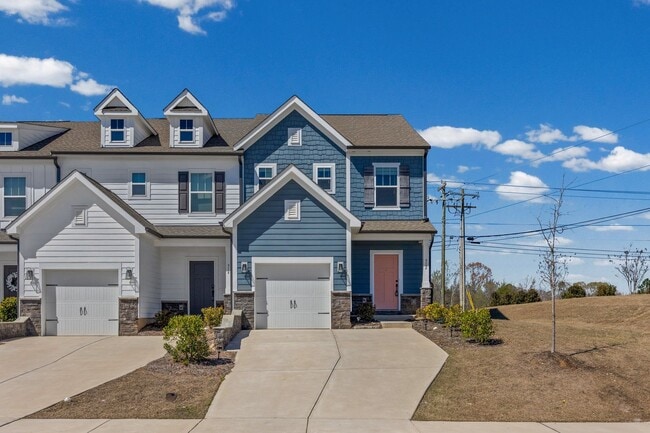 Building Photo - Beautiful 3-bed, 2.5 bath end unit townhome in Penley Place of Clover!