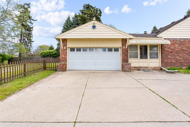 Photo - 25346 Fairway Dr