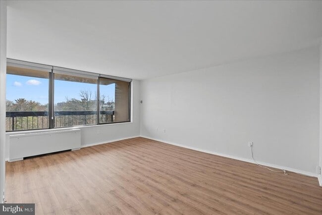 Photo - 3705 S George Mason Dr Unidad 608S