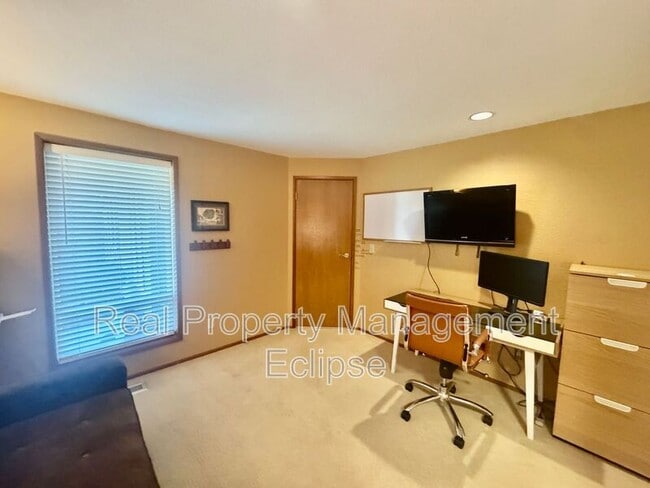 Photo - 32205 8th Ave SW