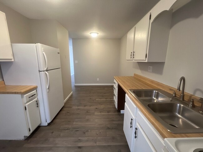 Photo - 22 Foxboro Cv Unit R