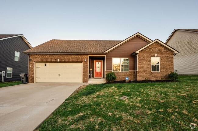 Building Photo - Pet Friendly Three Bedroom! Rental