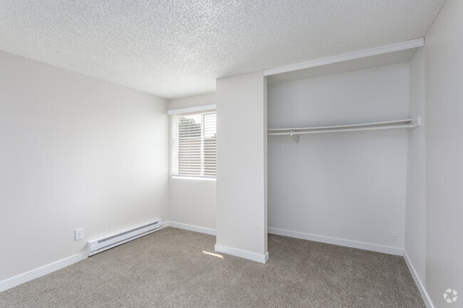 3BR, 1.5BA - 1,096SF
