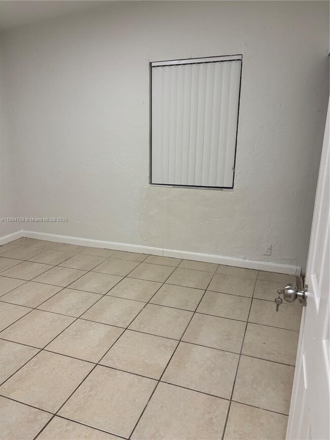 Photo - 2070 Washington Ave Unidad 2