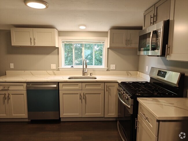 Building Photo - 105 Holyoke St Unit 2 Rental