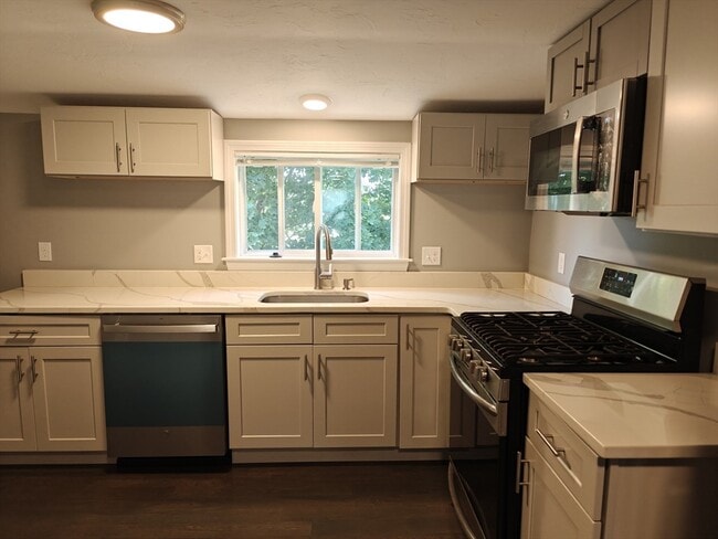 Building Photo - 105 Holyoke St Unit 2 Rental