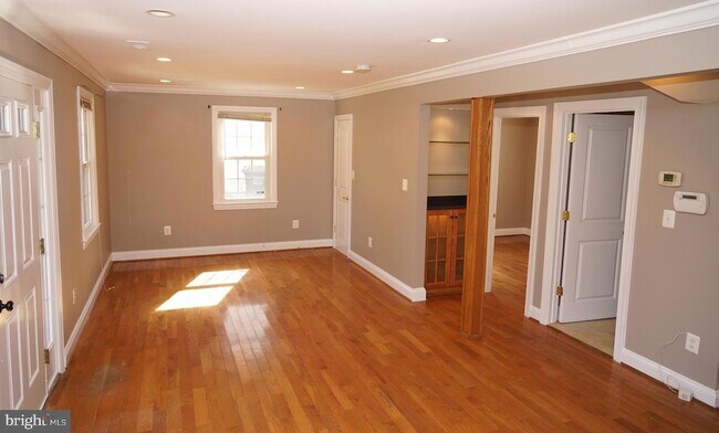 Photo - 923 Lewis Ave