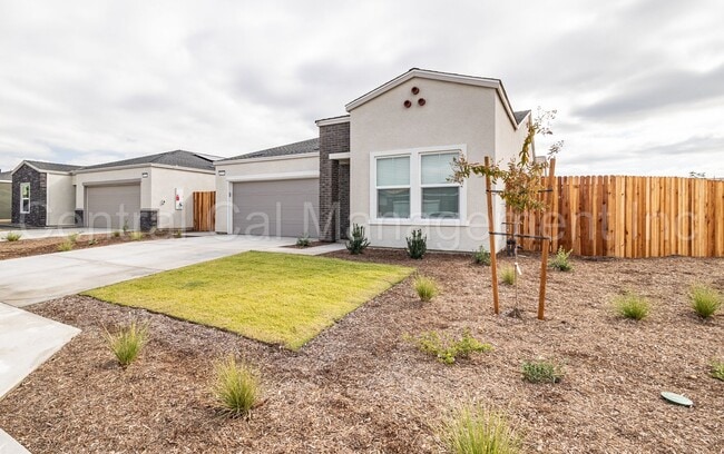 Photo - 4 Bedroom/2 Bath Home with Paid Solar in the Southwest - $2545 Per Month!