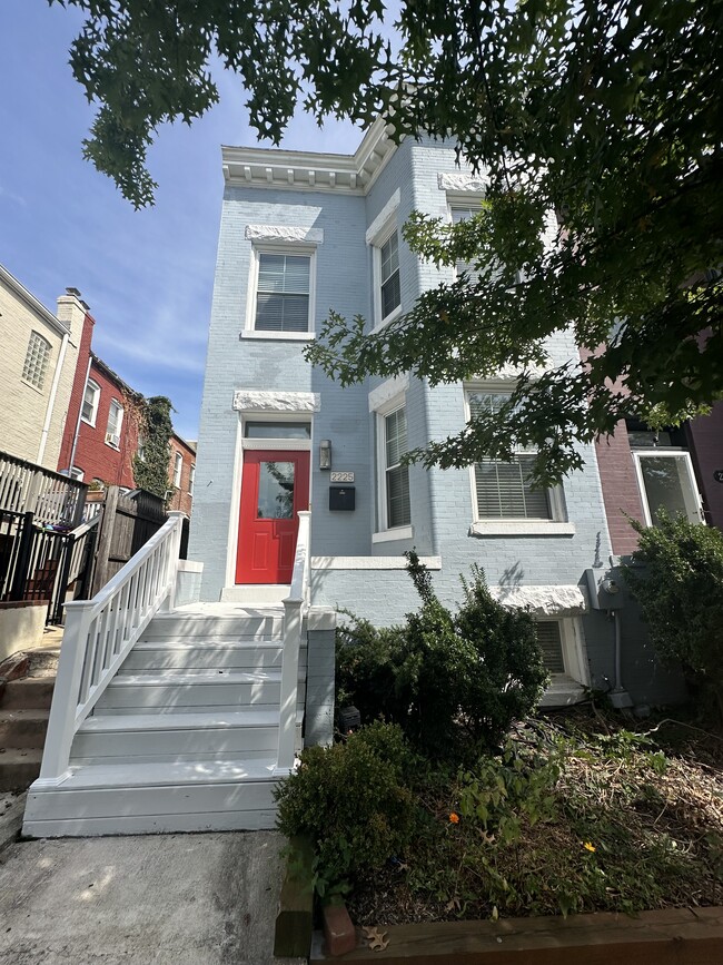 Building Photo - 2225 Flagler Pl NW