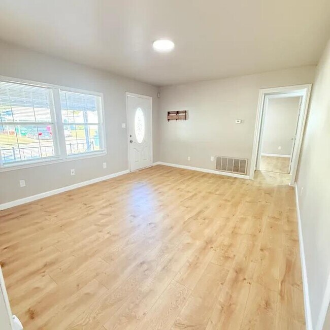 Photo - 4004 SE 25th St