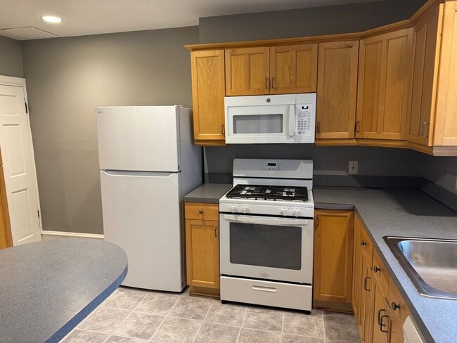 7 Cedar Ave