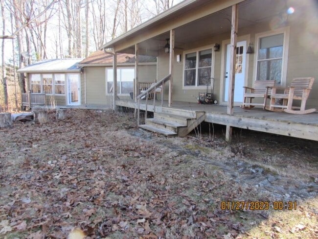 Photo - $1,700 - 2 Bedroom / 2 Bath Fully Furnished Cabin with an Amazing View in the Pumpkintown Community