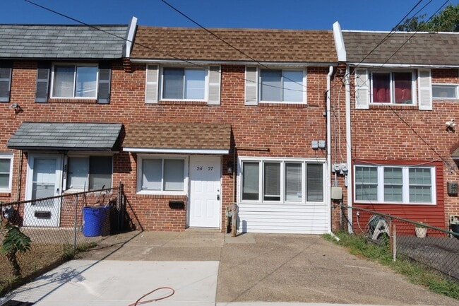 Building Photo - Beautifully Renovated 4-Bedroom Home with ...