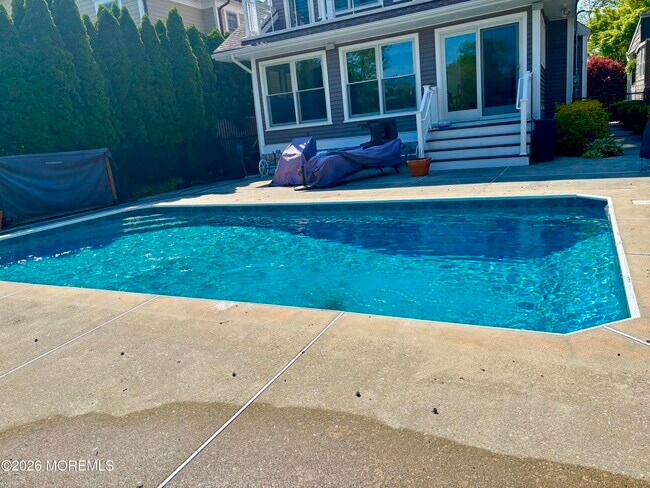 Photo - 1305 Locust Dr