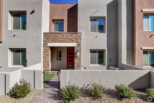 Building Photo - Stunning 3 Bedroom Condo in Summerlin!