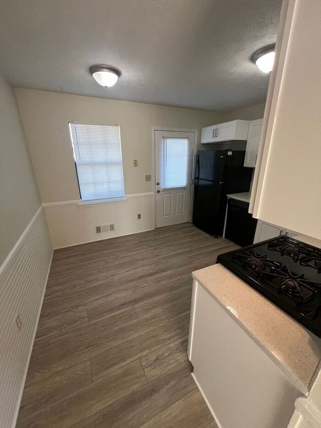 Photo - Ready Now! 2 bedroom and 1 bathroom !!!!