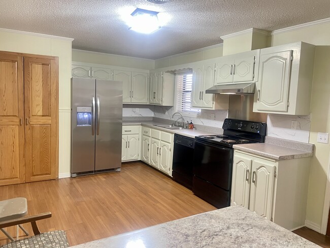 Photo - 400 Manchester St