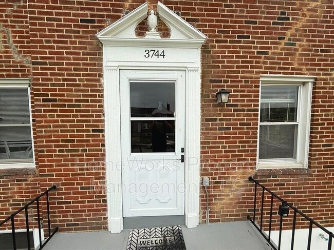 Photo - 3744 Elmley Ave