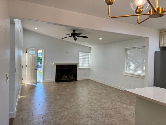 Photo - 3/2 home Unit 208 Holly St