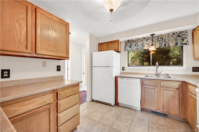 Photo - 2 Canterbury Ct Unit 5