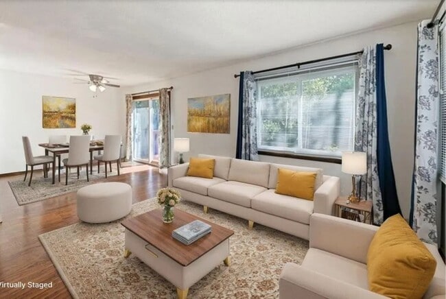 Building Photo - Spacious 3 bedroom home with a large Yard. Come see for yourself!