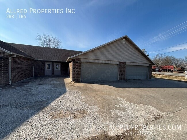 Building Photo - 2697 N Center St