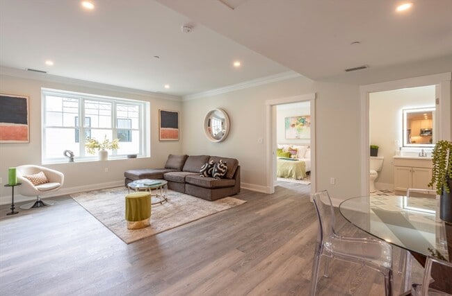 Photo - 61 County St Unidad 111