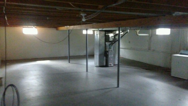 Building Photo - Nice 3BR/1.5BA Brick Ranch Convenient to W...