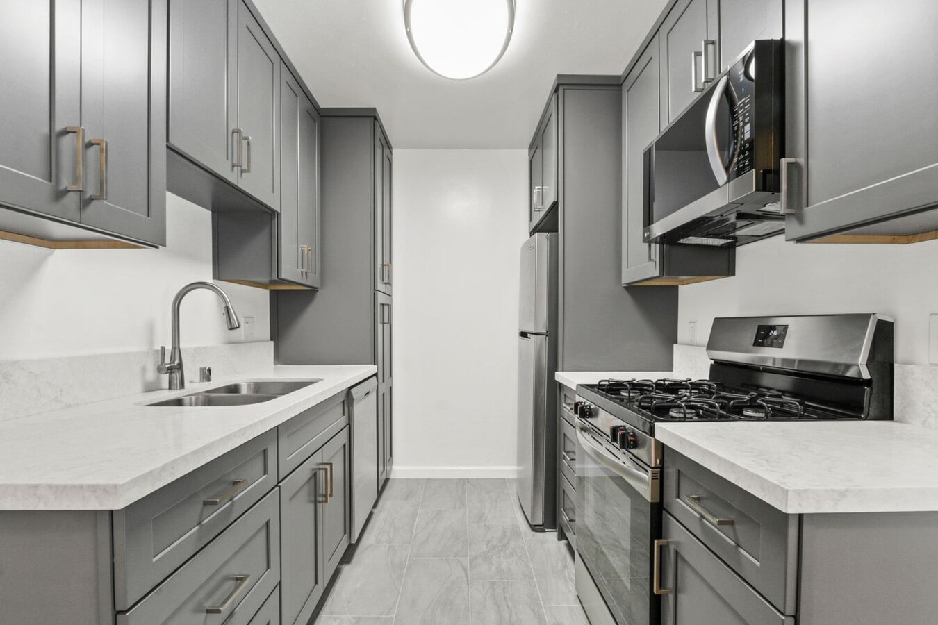 Photo - 844 5th St, steps to Montana Ave, 5 blocks to the beach!